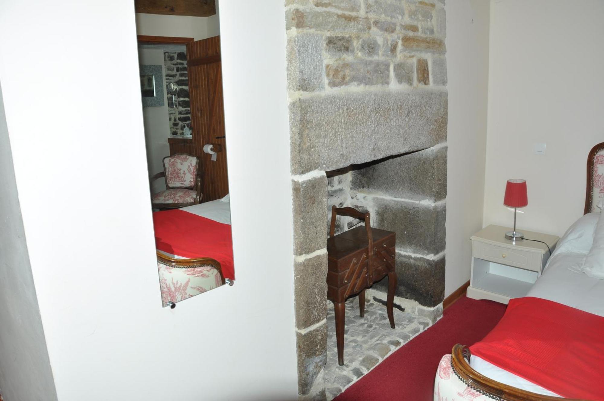 Bed and breakfast La Ferme de Montaigu Chambre photo