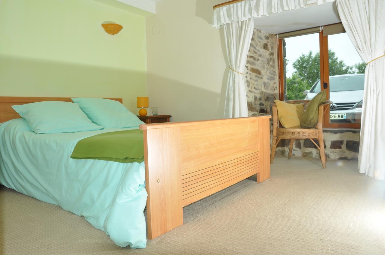Bed and breakfast La Ferme de Montaigu Chambre photo